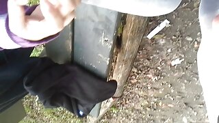 Zgodna plavuša s obl ...
